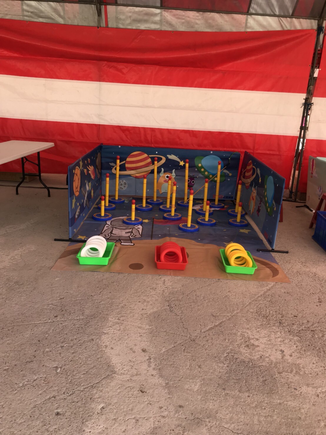 商品介绍 免插电 > 大型套圈圈   使用:安全塑胶圈40个,帆布,围栏15支